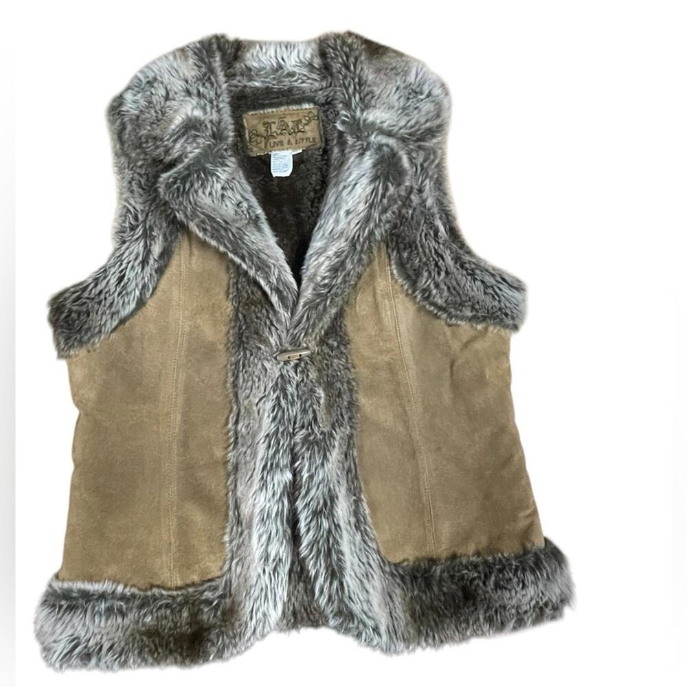 Beautiful Suede w/ Faux fur trim fitted vest‎ toggle button size L